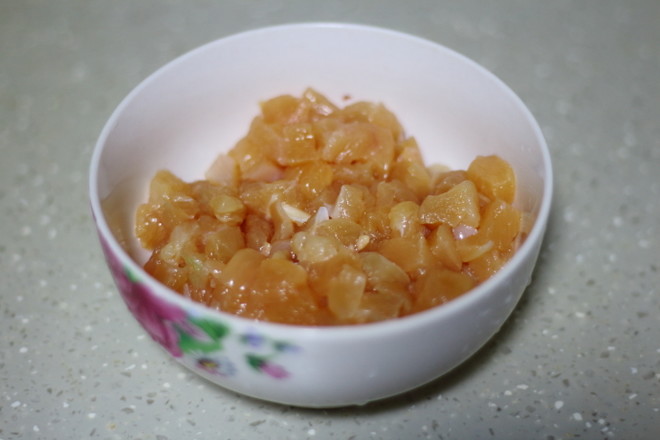 宫保鸡丁中的宫保是指_宫保鸡丁中的宫保是指人名还是官名