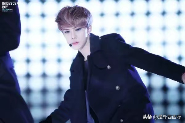 鹿晗模仿黄子韬_鹿晗模仿黄子韬视频
