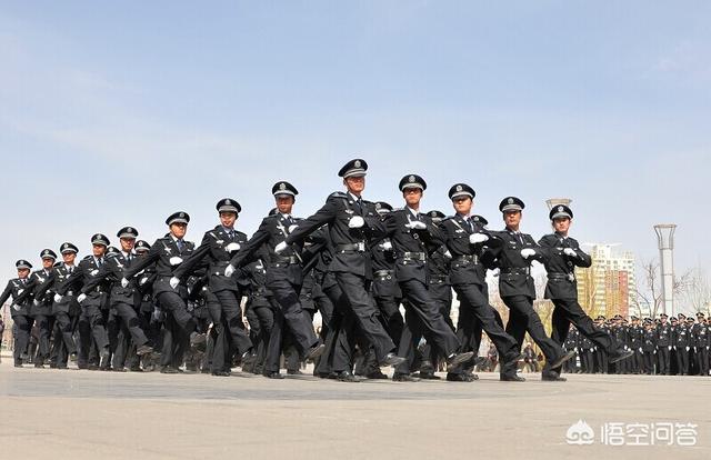 我是一个保安_我是一个保安 爱吃小熊饼干 工资只够早餐
