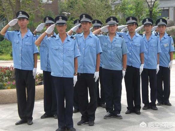 我是一个保安_我是一个保安 爱吃小熊饼干 工资只够早餐